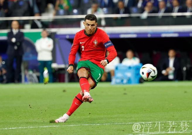 米多怒批C罗:他过于独自进攻,甚至角球都想直接射门 米多怒批C罗:他过于独自进攻,甚至角球都想直接射门