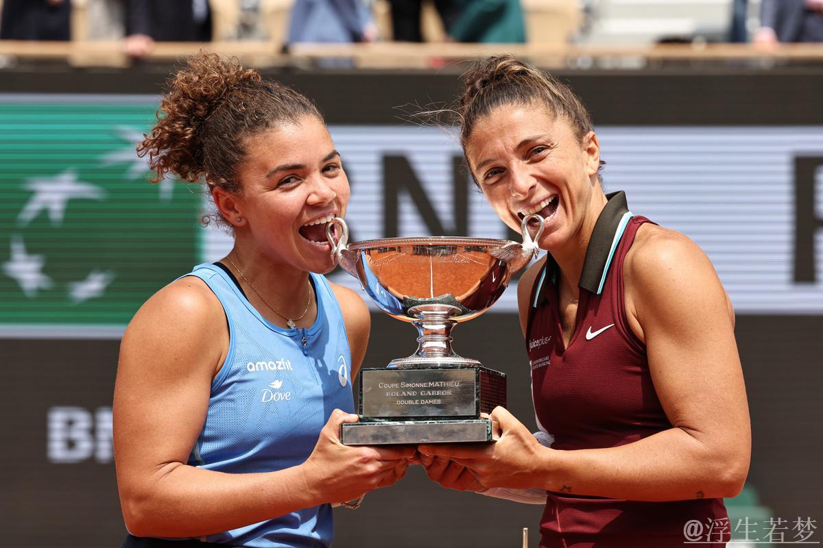 埃拉尼与保利尼成功挺进女双决赛 埃拉尼与保利尼成功挺进女双决赛