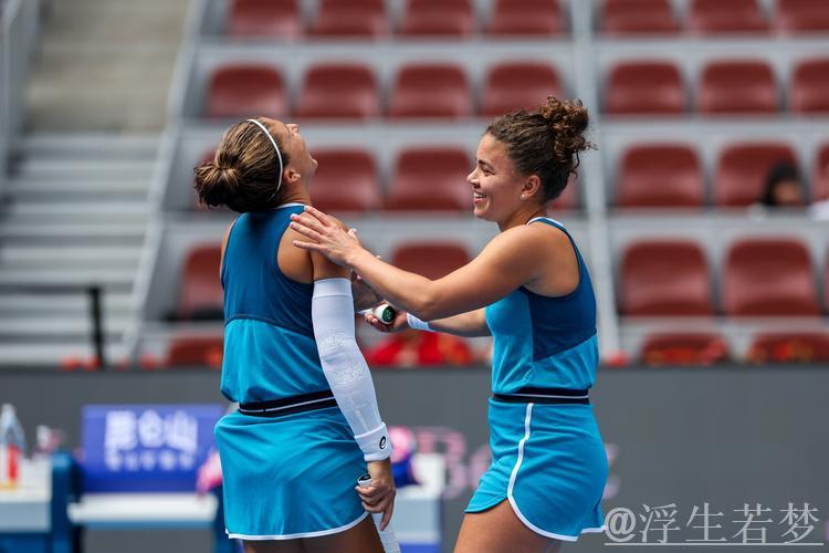 埃拉尼与保利尼成功挺进女双决赛 埃拉尼与保利尼成功挺进女双决赛